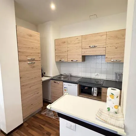 Apartment Trilocale Moderno 2min Leonardo Academy, Centro Sesto Calende