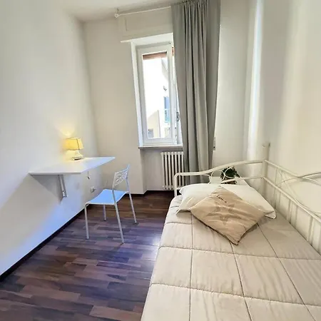 Trilocale Moderno 2min Leonardo Academy, Centro Sesto Calende